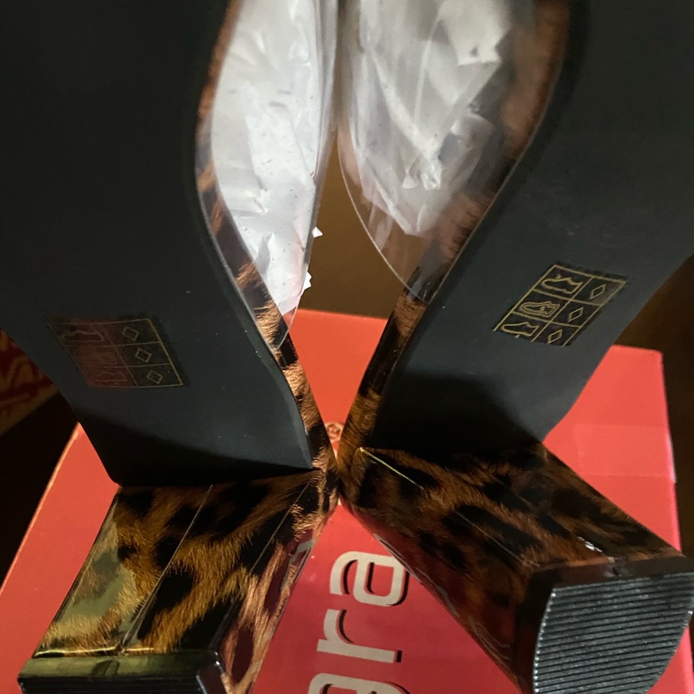 Heels - Picture 3 of 3